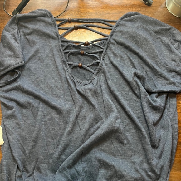 Tops - Picture 4 of 10